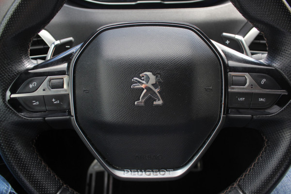 Peugeot 3008 1.2 PureTech Crossway / Trekhaak / Panoramadak / Camera / Navigatie / 18'' / Keyless / DAB / Cruise Control