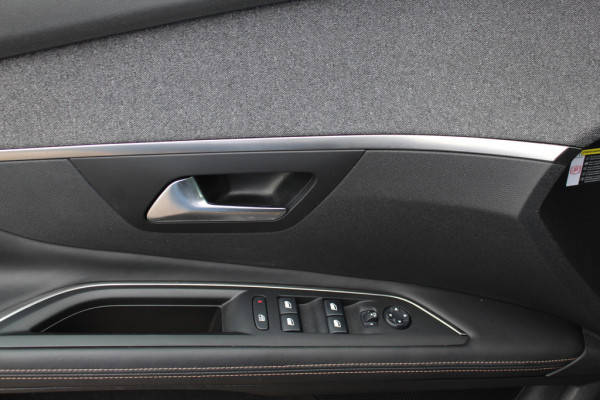 Peugeot 3008 1.2 PureTech Crossway / Trekhaak / Panoramadak / Camera / Navigatie / 18'' / Keyless / DAB / Cruise Control