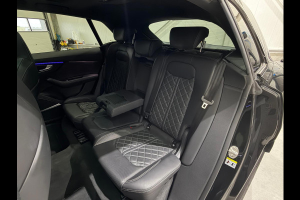 Audi Q8 4.0 TFSI SQ8 Quattro / Carbon Int&Ext / Pano / 4WD Besturing