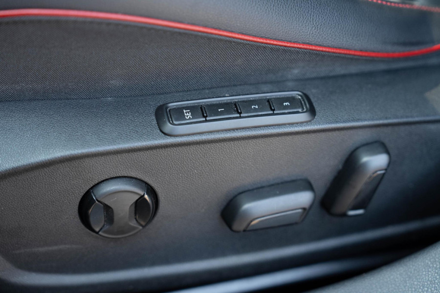 Volkswagen Golf 2.0 TSI GTI Clubsport | Pano | Memory | Leder | Sfeer | Camera