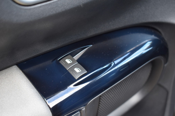Citroën C4 Cactus 1.2 PureTech Feel Trekhaak Navi Stoelverwarming