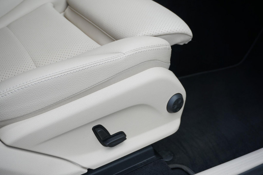 Mercedes-Benz GLC 300e 4MATIC Business Solution Luxury + 360 CAMERA / LEDER