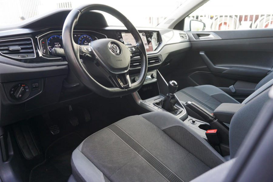Volkswagen Polo 1.0 TSI Highline/Digi-Dash./PDC voor+achter/ Navigatie.