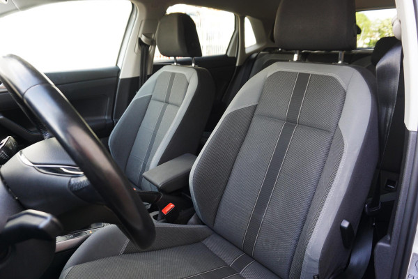 Volkswagen Polo 1.0 TSI Highline/Digi-Dash./PDC voor+achter/ Navigatie.