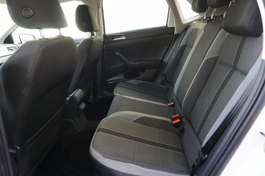 Volkswagen Polo 1.0 TSI Highline/Digi-Dash./PDC voor+achter/ Navigatie.