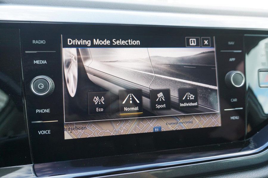 Volkswagen Polo 1.0 TSI Highline/Digi-Dash./PDC voor+achter/ Navigatie.