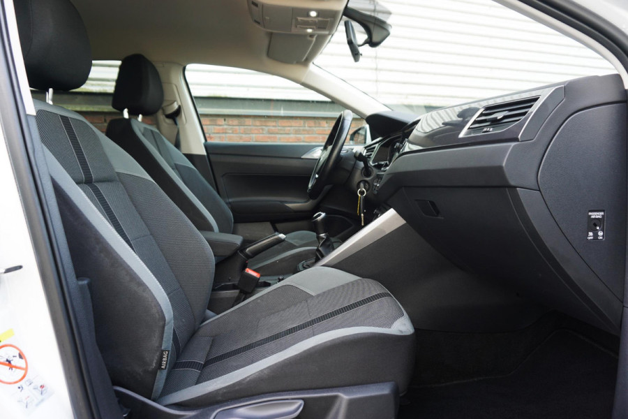 Volkswagen Polo 1.0 TSI Highline/Digi-Dash./PDC voor+achter/ Navigatie.