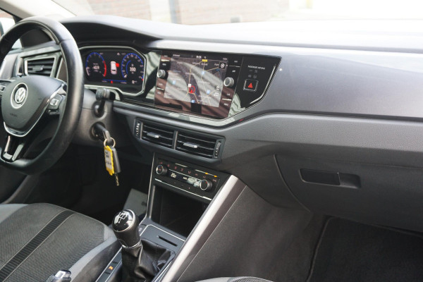 Volkswagen Polo 1.0 TSI Highline/Digi-Dash./PDC voor+achter/ Navigatie.