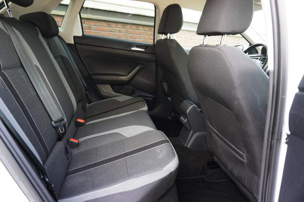 Volkswagen Polo 1.0 TSI Highline/Digi-Dash./PDC voor+achter/ Navigatie.