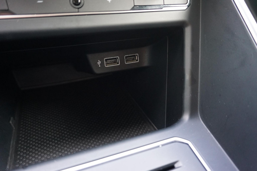 Volkswagen Polo 1.0 TSI Highline/Digi-Dash./PDC voor+achter/ Navigatie.