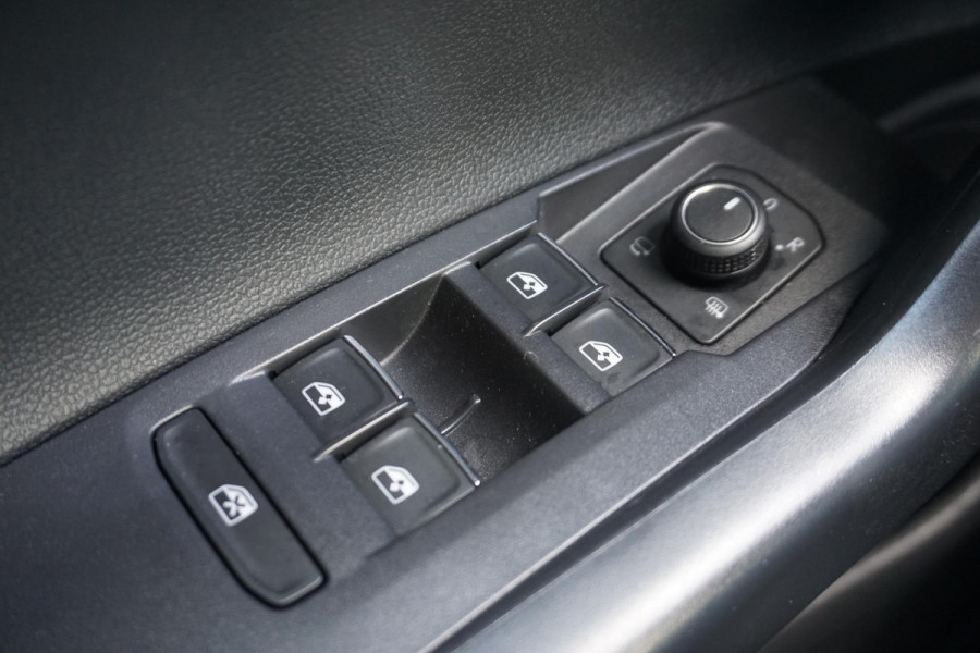 Volkswagen Polo 1.0 TSI Highline/Digi-Dash./PDC voor+achter/ Navigatie.