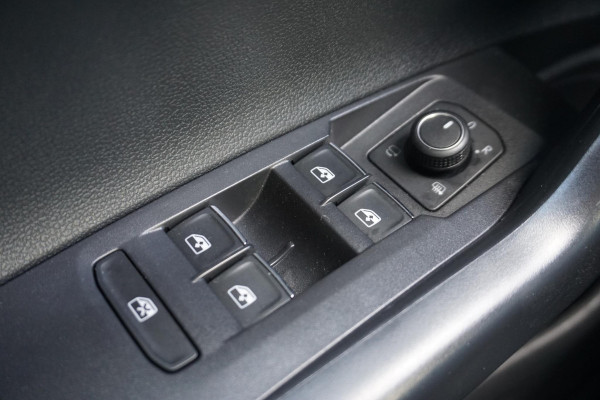 Volkswagen Polo 1.0 TSI Highline/Digi-Dash./PDC voor+achter/ Navigatie.