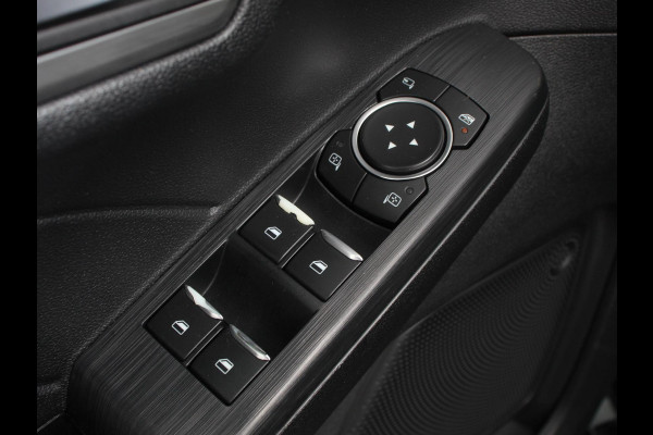 Ford Kuga 2.5 PHEV Vignale Climate control Adaptieve cruise control Led Lichtmetalen velgen Parkeersensoren Camera Stoelverwarming Stuurverwarming Navigatie Apple carplay/ Android Auto Trekhaak