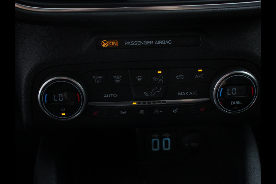 Ford Kuga 2.5 PHEV Vignale Climate control Adaptieve cruise control Led Lichtmetalen velgen Parkeersensoren Camera Stoelverwarming Stuurverwarming Navigatie Apple carplay/ Android Auto Trekhaak