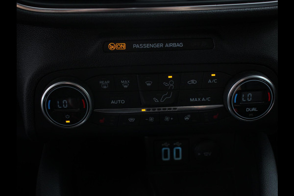 Ford Kuga 2.5 PHEV Vignale Climate control Adaptieve cruise control Led Lichtmetalen velgen Parkeersensoren Camera Stoelverwarming Stuurverwarming Navigatie Apple carplay/ Android Auto Trekhaak