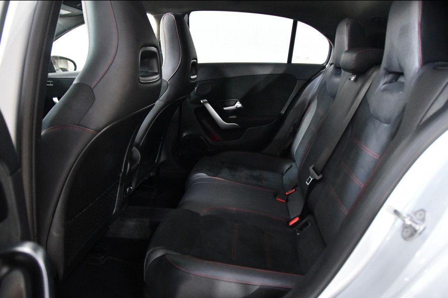 Mercedes-Benz A-Klasse 180 Business Solution AMG Pano,Burmester,Sfeer
