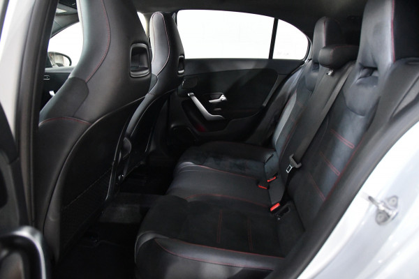 Mercedes-Benz A-Klasse 180 Business Solution AMG Pano,Burmester,Sfeer