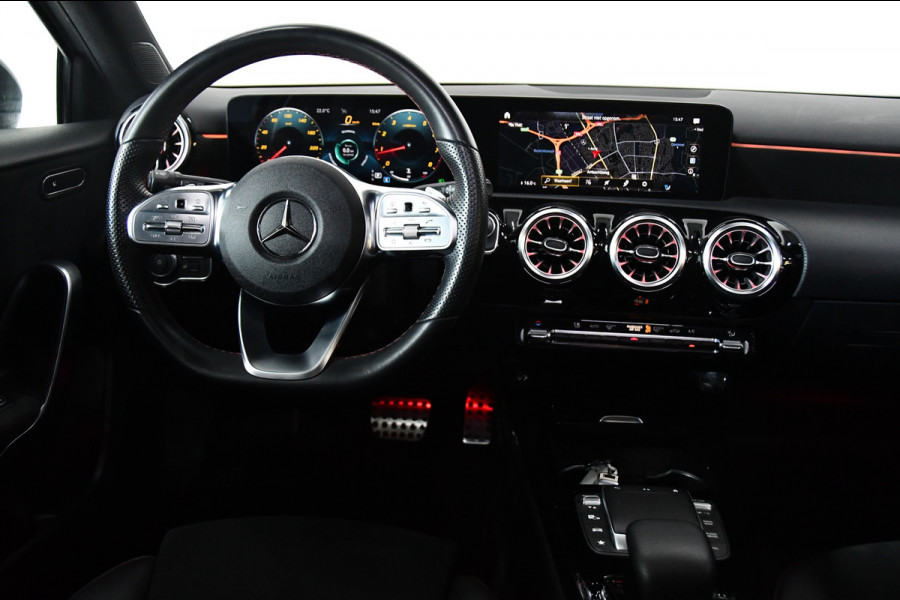 Mercedes-Benz A-Klasse 180 Business Solution AMG Pano,Burmester,Sfeer