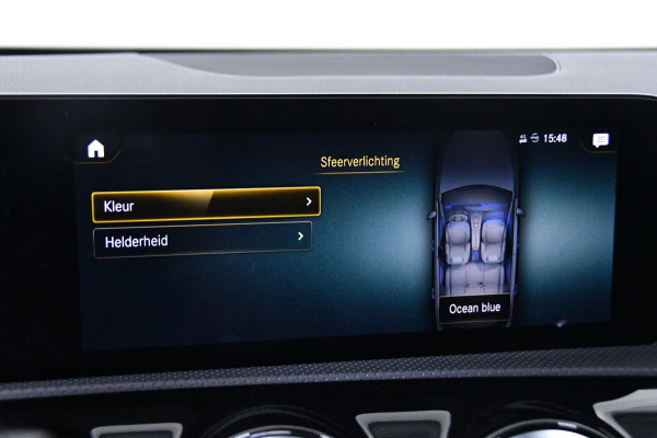 Mercedes-Benz A-Klasse 180 Business Solution AMG Pano,Burmester,Sfeer
