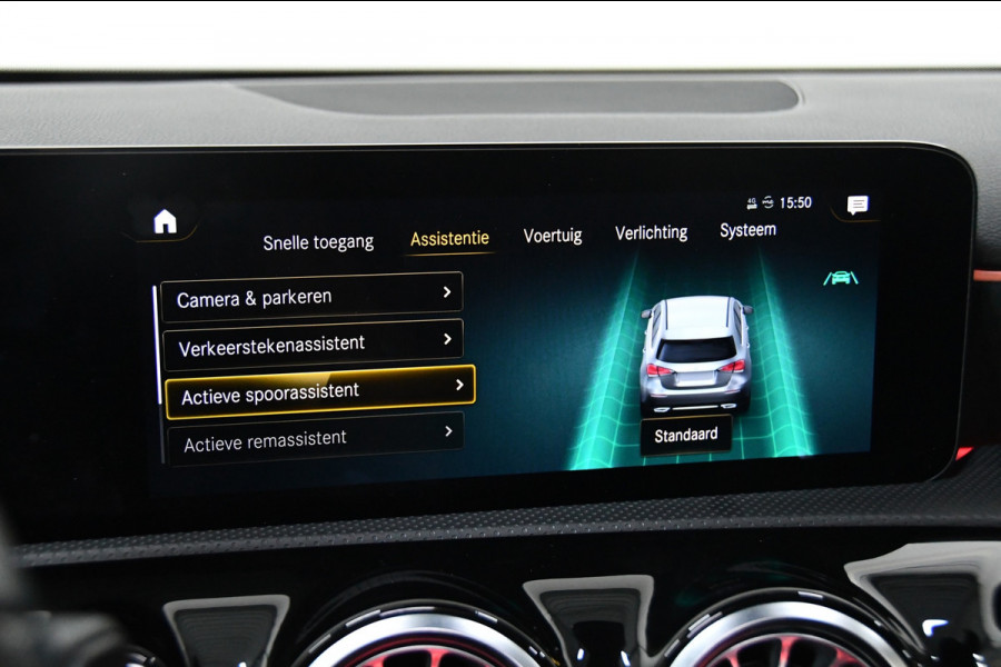 Mercedes-Benz A-Klasse 180 Business Solution AMG Pano,Burmester,Sfeer