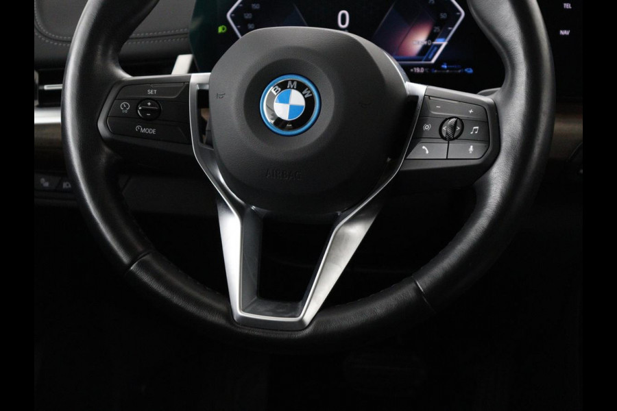 BMW 2 Serie Active Tourer 225e xDrive Luxury Line | SOH 95,1% | Trekhaak | Leder | Full LED | Head Up| Keyless | Navigatie | Carplay | 17" | Stoelverwarming | 360 Camera | Adaptive Cruise | PHEV | Plug In