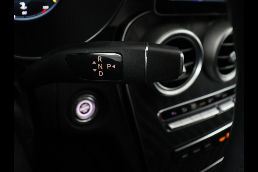 Mercedes-Benz C-Klasse 160 AMG Limited | Stoelverwarming | Leder/Alcant. | Trekhaak | Camera | Park Assist | Navigatie | Digitale Cockpit | Climate control | Cruise control | 18'' | Bluetooth