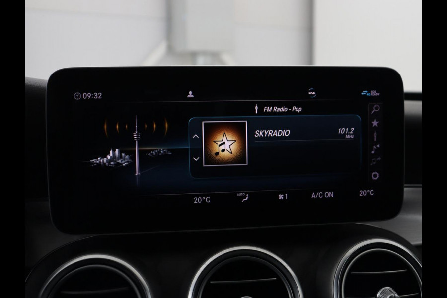 Mercedes-Benz C-Klasse 160 AMG Limited | Stoelverwarming | Leder/Alcant. | Trekhaak | Camera | Park Assist | Navigatie | Digitale Cockpit | Climate control | Cruise control | 18'' | Bluetooth