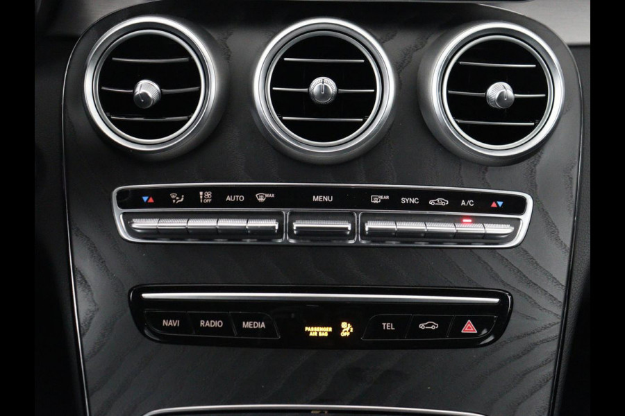Mercedes-Benz C-Klasse 160 AMG Limited | Stoelverwarming | Leder/Alcant. | Trekhaak | Camera | Park Assist | Navigatie | Digitale Cockpit | Climate control | Cruise control | 18'' | Bluetooth