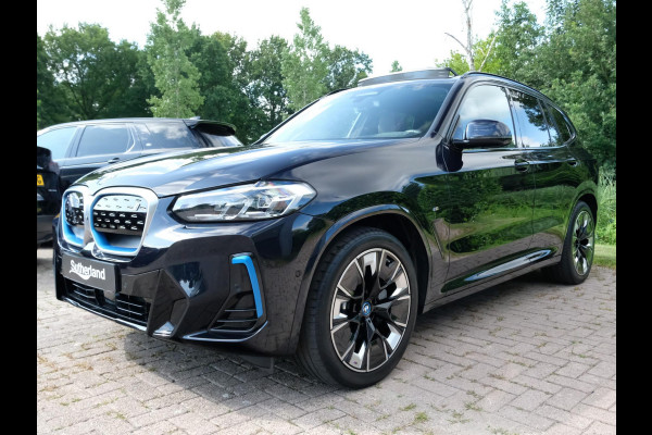 BMW iX3 High Executive 80 kWh | M Sport | Panoramadak | Trekhaak wegklapbaar | Harman/kardon | Keyless entry | Sportstoelen | Stoelverwarming | 360 graden camera | Head Up Display