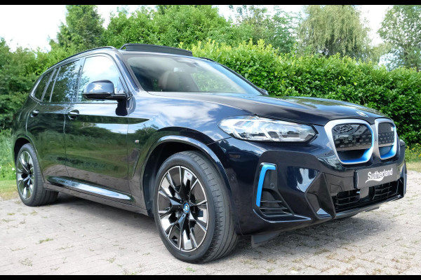 BMW iX3 High Executive 80 kWh | M Sport | Panoramadak | Trekhaak wegklapbaar | Harman/kardon | Keyless entry | Sportstoelen | Stoelverwarming | 360 graden camera | Head Up Display