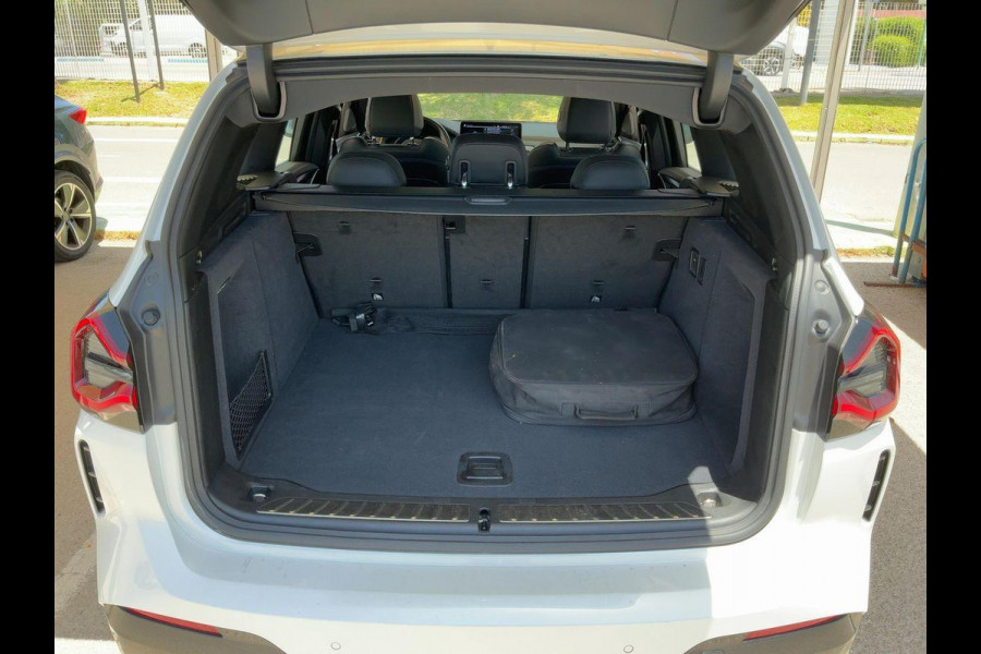 BMW iX3 High Executive 80 kWh | M Pakket | Panoramadak | 360 graden camera | Sportstoelen | Harman/kardon | Keyless entry | Elektrische achterklep | Stoelverwarming | Head Up Display