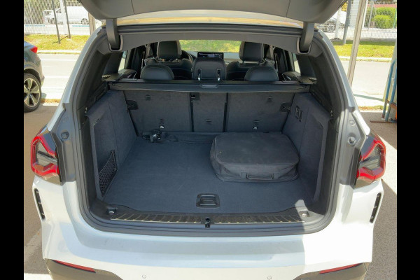 BMW iX3 High Executive 80 kWh | M Pakket | Panoramadak | 360 graden camera | Sportstoelen | Harman/kardon | Keyless entry | Elektrische achterklep | Stoelverwarming | Head Up Display