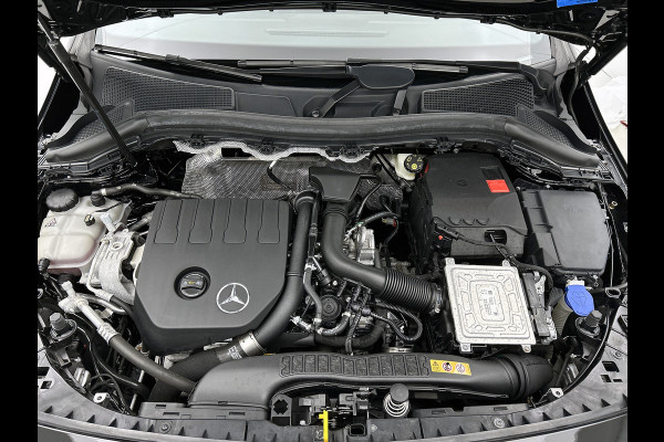 Mercedes-Benz B-Klasse 180 Business Solution Luxury Trekhaak | Parkeerpakket met achteruitrijcamera | Ledkoplampen | Sfeerverlichting | Stoelverwarming. Inclusief 24 maanden MB Certified garantie voor Europa.