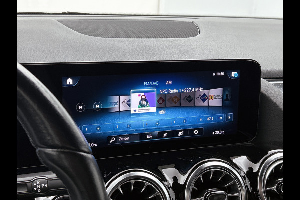 Mercedes-Benz B-Klasse 180 Business Solution Luxury Trekhaak | Parkeerpakket met achteruitrijcamera | Ledkoplampen | Sfeerverlichting | Stoelverwarming. Inclusief 24 maanden MB Certified garantie voor Europa.