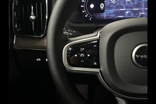 Volvo XC90 2.0 T8 Plug-in hybrid AWD Ultra Dark Luchtvering | Bowers & Wilkins | Adapt. cruise | Open dak | Massage | 360 camera | Head-up | Stoelventilatie/-verwarming | 22" wielen