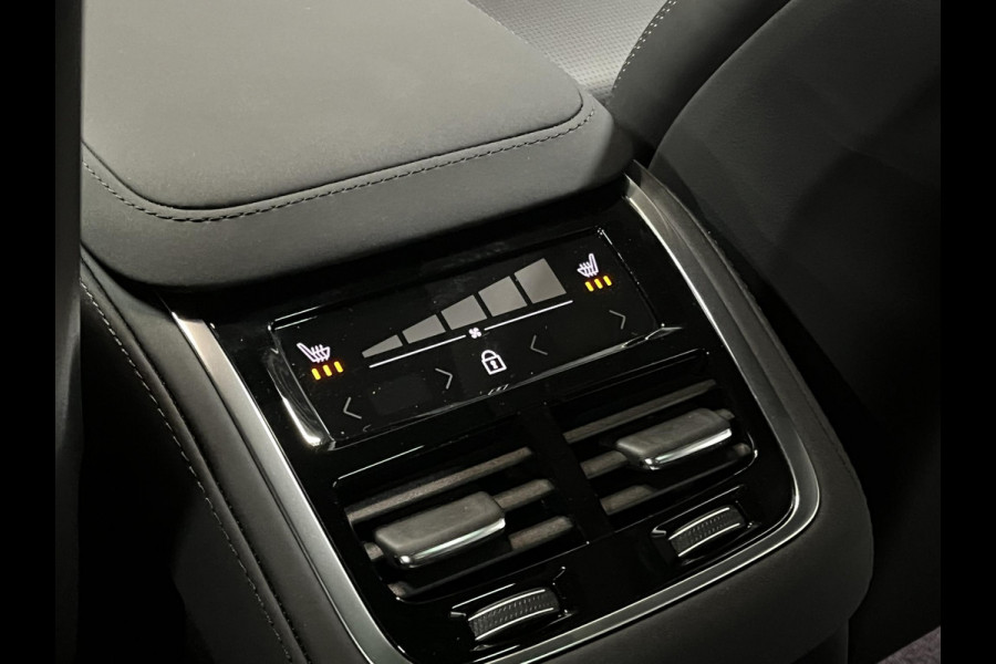 Volvo XC90 2.0 T8 Plug-in hybrid AWD Ultra Dark Luchtvering | Bowers & Wilkins | Adapt. cruise | Open dak | Massage | 360 camera | Head-up | Stoelventilatie/-verwarming | 22" wielen