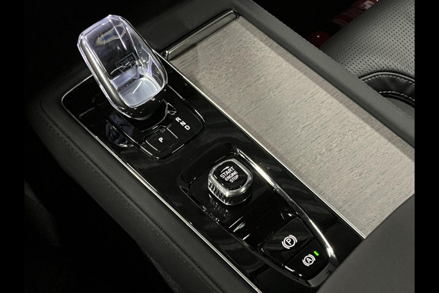 Volvo XC90 2.0 T8 Plug-in hybrid AWD Ultra Dark Luchtvering | Bowers & Wilkins | Adapt. cruise | Open dak | Massage | 360 camera | Head-up | Stoelventilatie/-verwarming | 22" wielen