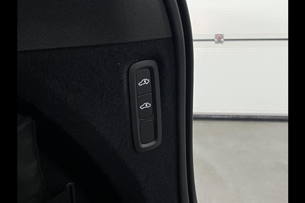 Volvo XC90 2.0 T8 Plug-in hybrid AWD Ultra Dark Luchtvering | Bowers & Wilkins | Adapt. cruise | Open dak | Massage | 360 camera | Head-up | Stoelventilatie/-verwarming | 22" wielen