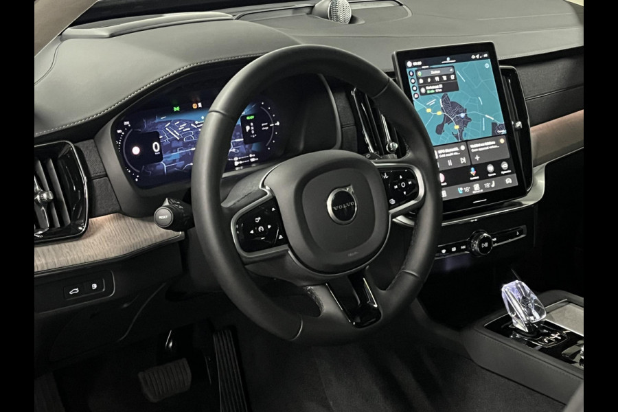 Volvo XC90 2.0 T8 Plug-in hybrid AWD Ultra Dark Luchtvering | Bowers & Wilkins | Adapt. cruise | Open dak | Massage | 360 camera | Head-up | Stoelventilatie/-verwarming | 22" wielen