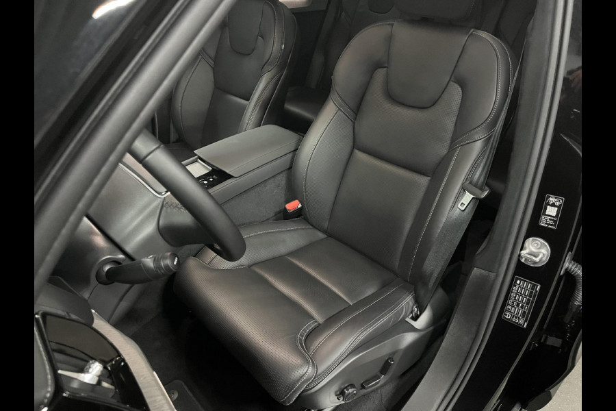 Volvo XC90 2.0 T8 Plug-in hybrid AWD Ultra Dark Luchtvering | Bowers & Wilkins | Adapt. cruise | Open dak | Massage | 360 camera | Head-up | Stoelventilatie/-verwarming | 22" wielen