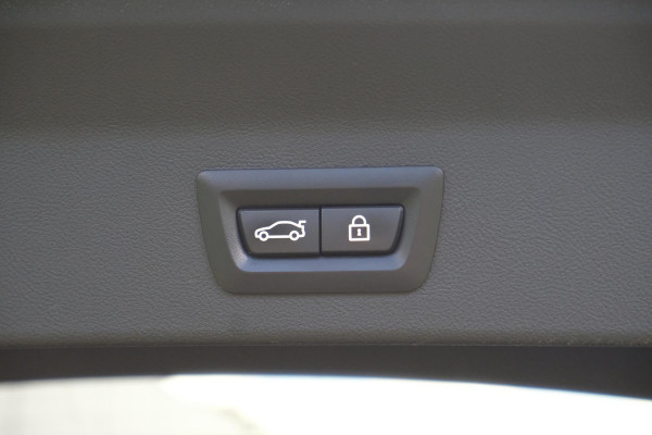 BMW iX3 High Executive 80 kWh | M Sport | Panoramadak | Trekhaak wegklapbaar | Harman/kardon | Keyless entry | Sportstoelen | Stoelverwarming | 360 graden camera | Head Up Display