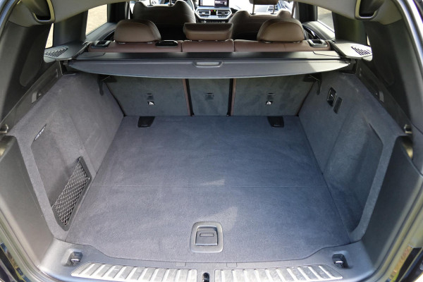 BMW iX3 High Executive 80 kWh | M Sport | Panoramadak | Trekhaak wegklapbaar | Harman/kardon | Keyless entry | Sportstoelen | Stoelverwarming | 360 graden camera | Head Up Display
