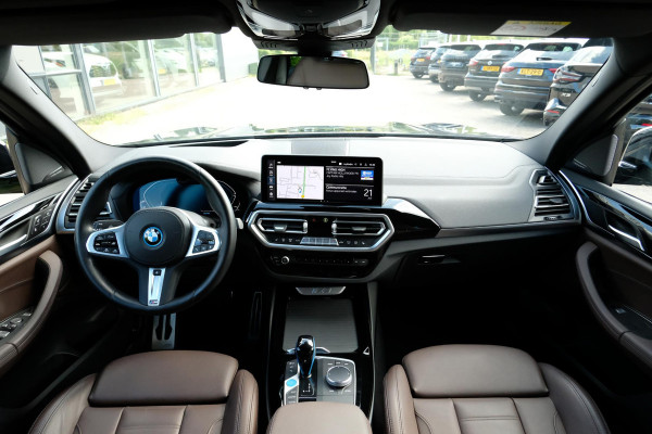 BMW iX3 High Executive 80 kWh | M Sport | Panoramadak | Trekhaak wegklapbaar | Harman/kardon | Keyless entry | Sportstoelen | Stoelverwarming | 360 graden camera | Head Up Display