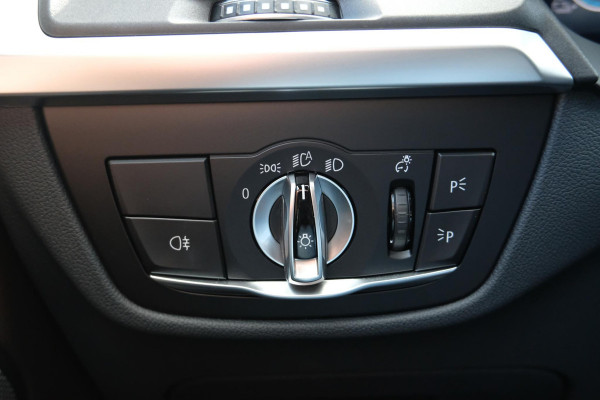 BMW iX3 High Executive 80 kWh | M Sport | Panoramadak | Trekhaak wegklapbaar | Harman/kardon | Keyless entry | Sportstoelen | Stoelverwarming | 360 graden camera | Head Up Display