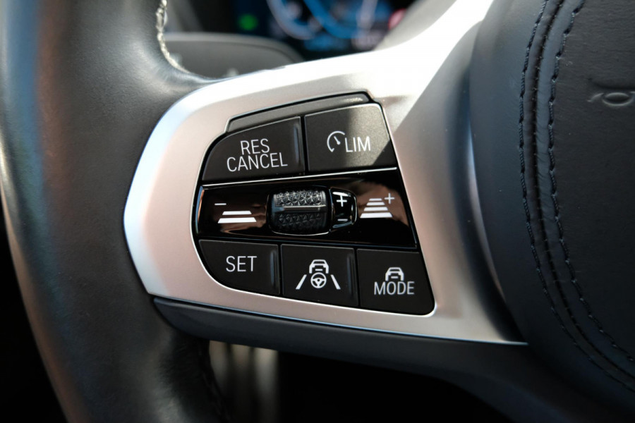 BMW iX3 High Executive 80 kWh | M Sport | Panoramadak | Trekhaak wegklapbaar | Harman/kardon | Keyless entry | Sportstoelen | Stoelverwarming | 360 graden camera | Head Up Display