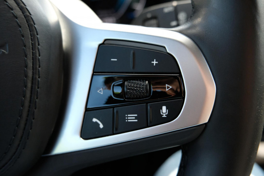 BMW iX3 High Executive 80 kWh | M Sport | Panoramadak | Trekhaak wegklapbaar | Harman/kardon | Keyless entry | Sportstoelen | Stoelverwarming | 360 graden camera | Head Up Display