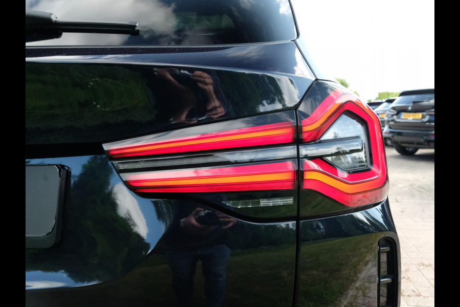 BMW iX3 High Executive 80 kWh | M Sport | Panoramadak | Trekhaak wegklapbaar | Harman/kardon | Keyless entry | Sportstoelen | Stoelverwarming | 360 graden camera | Head Up Display