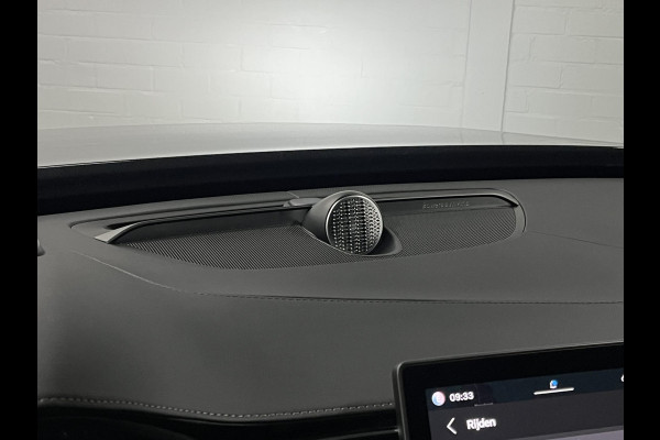 Volvo XC90 2.0 T8 Plug-in hybrid AWD Ultra Dark Luchtvering | Bowers & Wilkins | Adapt. cruise | Open dak | Massage | 360 camera | Head-up | Stoelventilatie/-verwarming | 22" wielen