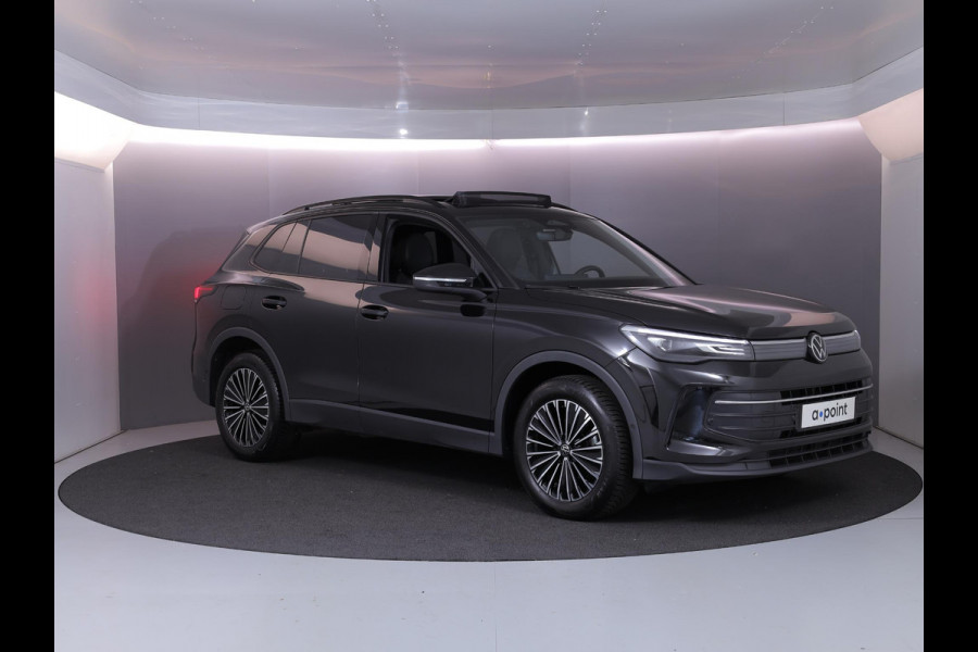 Volkswagen Tiguan 1.5 eTSI Life Edition 130 pk Automaat (DSG) | Verlengde garantie | Navigatie | Panoramadak | Trekhaak (wegklapbaar) | Parkeersensoren (Park assist) | Achteruitrijcamera |