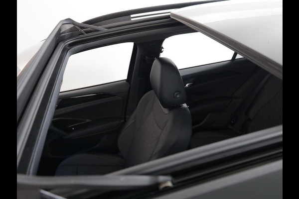Volkswagen Tiguan 1.5 eTSI Life Edition 130 pk Automaat (DSG) | Verlengde garantie | Navigatie | Panoramadak | Trekhaak (wegklapbaar) | Parkeersensoren (Park assist) | Achteruitrijcamera |